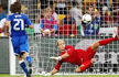 Italy keep England at bay, win crucial Group D match 2-1